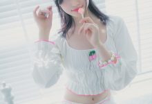 年年nnian - 爱吃棒棒糖的少女 [35P-123MB]-妹子图