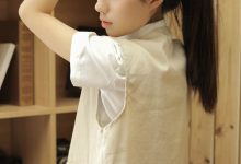 长发美女清新迷人居家写真图片-妹子图