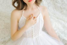 蕾丝美女白纱长裙丰满诱人写真-妹子图