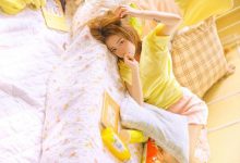 俏皮美女白色丝袜美女性感写真-妹子图