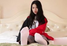 脚模摄影 No.020-美女大学生各种丝袜和裸足 [1V-1.83G]-妹子图