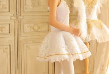 丸子头美女吊带白丝美腿写真-妹子图