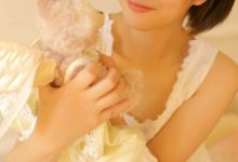 短发清纯美女可爱俏皮写真图片-妹子图