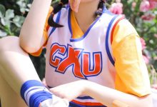 运动服美女性感俏皮长腿写真-妹子图