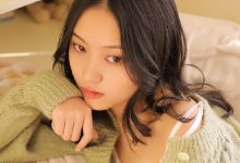 小清新治愈少女吊带香肩卧室写真图片-妹子图