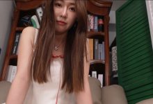 小美女芝芝展示她的性感的小脚丫 第三部 [1V-3.2G]-妹子图