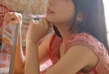 性感美女红色格子裙丰满诱人写真-妹子图