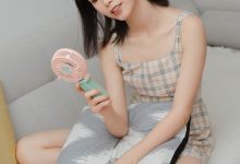 小清新美少女格纹吊带裙写真图片-妹子图