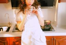 极品美女厨娘细长美腿诱惑写真-妹子图