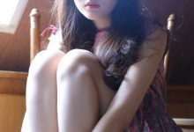 极品美女碎花连衣裙丰满性感写真-妹子图