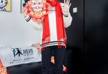 [BoBoSocks袜啵啵]NO.481 糯米-板鞋、白棉袜、裸足、对联迎新春，半脱袜子剧情[150P+1V／6.15GB]-妹子图