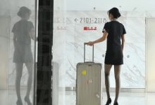 [Ligui丽柜] 2024.03.30 HD视频《空姐玉液-私人订制》英子 [1V-1.1G]-妹子图