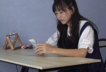 南国足艺 NO.022-静儿打扮的非常漂亮，脱掉公主鞋棉袜放松美脚[1V-2.47G]-妹子图