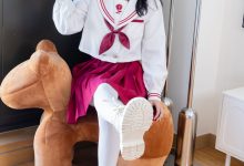 [BoBoSocks袜啵啵] NO.545 奶油-白色马丁靴、厚白丝、jk制服、瑜伽动作时用老头乐挠脚剧情[144P-1V-5.08G]-妹子图