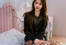 足愉心 NO.032 软软（搭配：黑色外套、黄色格子长裤、毛绒拖鞋、粉色棉袜、裸足）[120P+2V／11.4GB]-妹子图