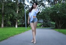 [ligui丽柜]hd视频 2025.11.15 白纱透肤林中漫游 kunkun [1V-1.29G]-妹子图