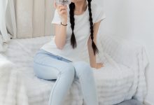 物恋传媒 No.2648 包包-运动鞋、白棉袜、裸足 [156P1V-3.79GB]-妹子图