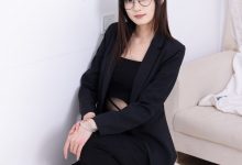 物恋传媒 No.2716 山奈-高跟鞋、短肉丝、裸足、ol制服 [140P1V-2.93GB]-妹子图